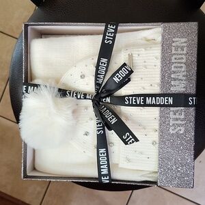 Steve Madden Hat & Scarf set